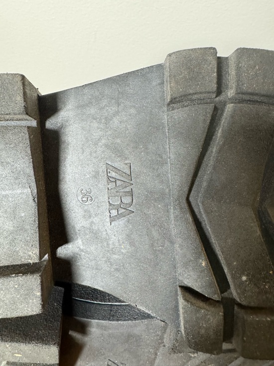 Zara Women’s Knee-High boots with a Treaded Lug Sole with side zipper 36/6 - Picture 11 of 11